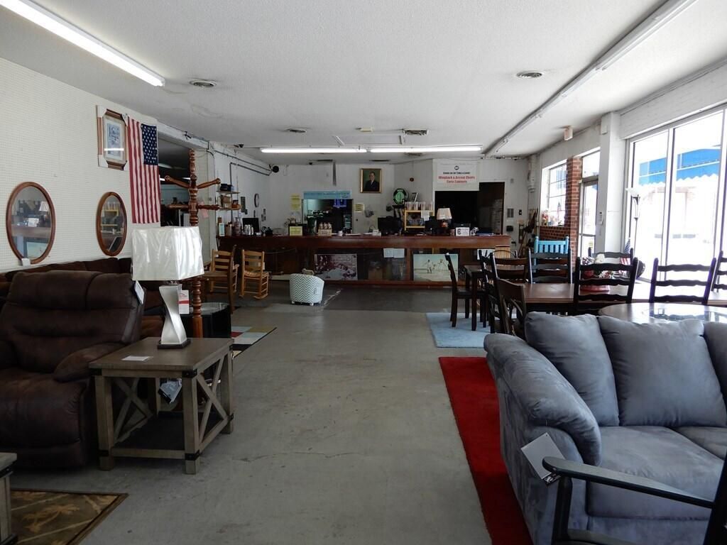 946 Middleton Street Photo 9