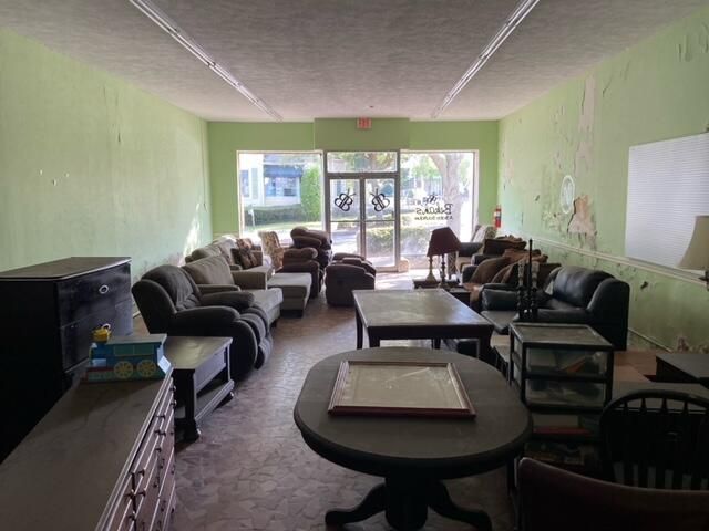 946 Middleton Street Photo 5