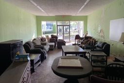 946 Middleton Street photo 4