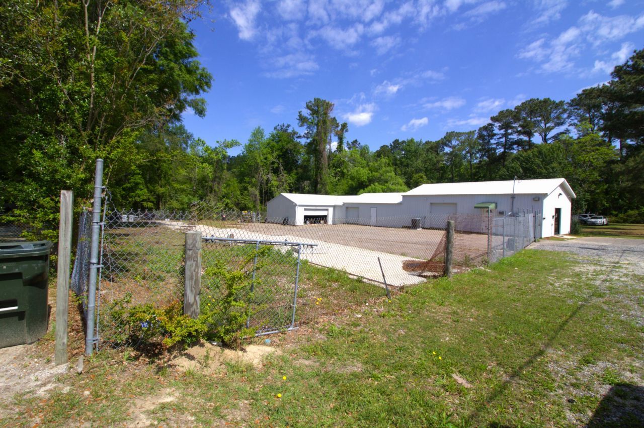 1169 Royle Road Photo 3