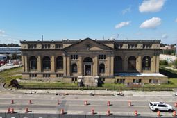 1975 N Hobson Avenue photo 4