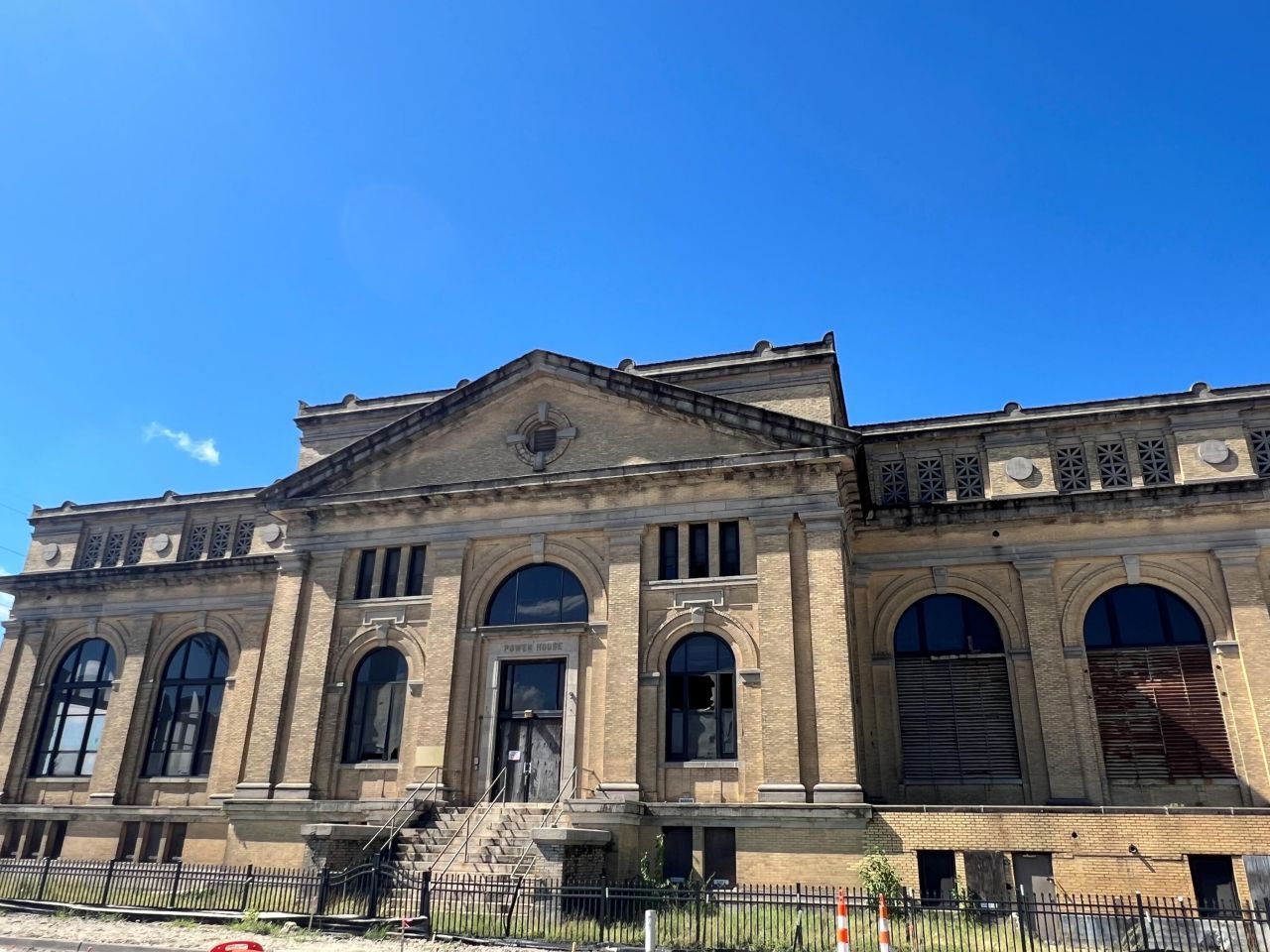 1975 N Hobson Avenue Photo 6