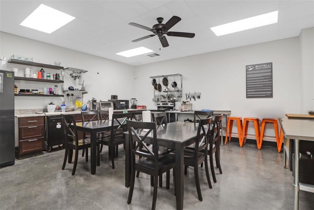 2137 Savannah Highway Photo 17