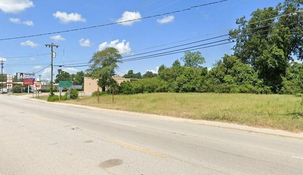 2437 Russell Street Photo 4