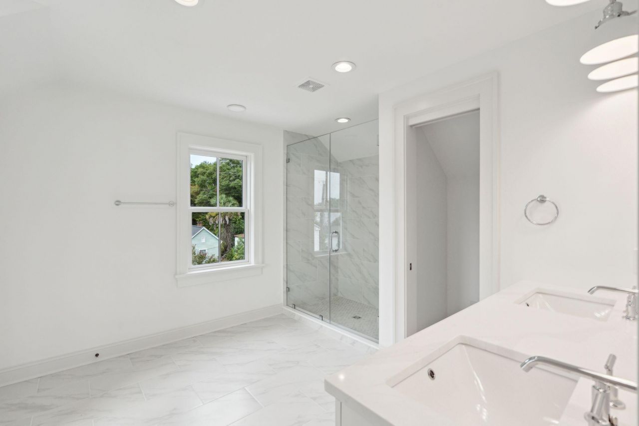 72 Drake Street  Photo 24