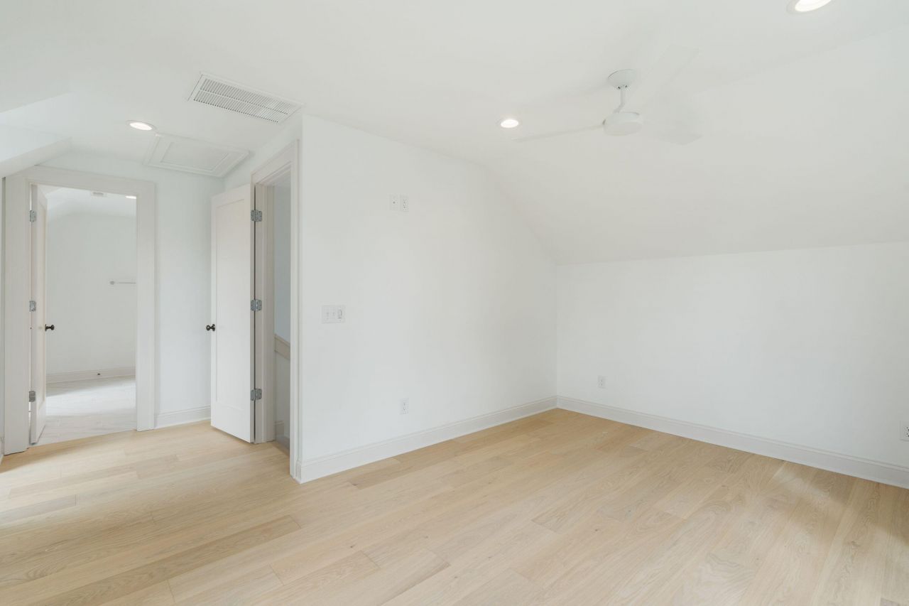 72 Drake Street  Photo 29