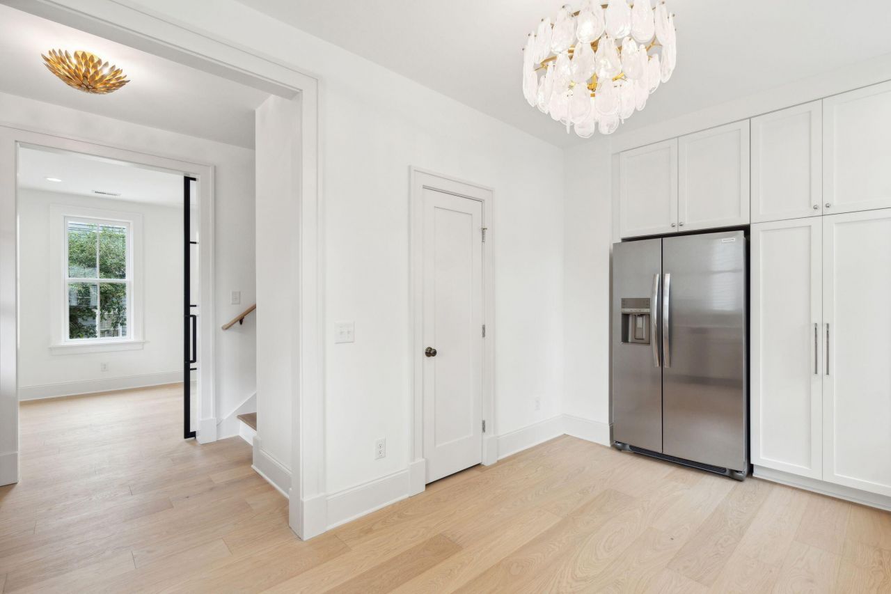 72 Drake Street  Photo 32