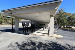 401 Robertson Boulevard photo 4