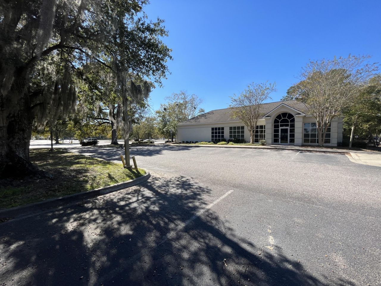 401 Robertson Boulevard Photo 32