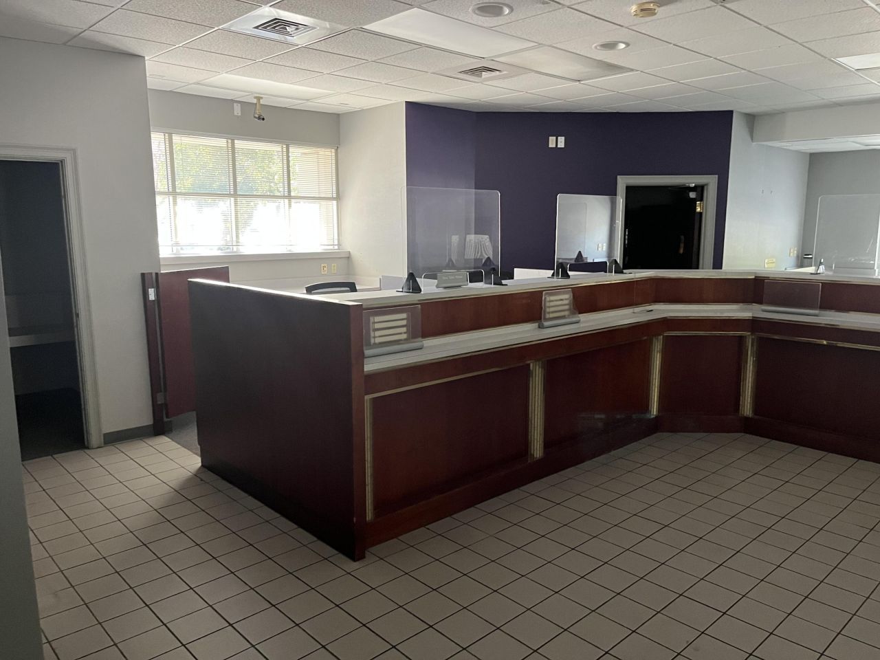 401 Robertson Boulevard Photo 4