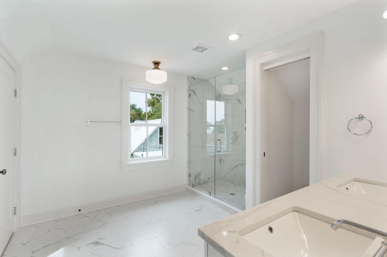 72 Drake Street Photo 16