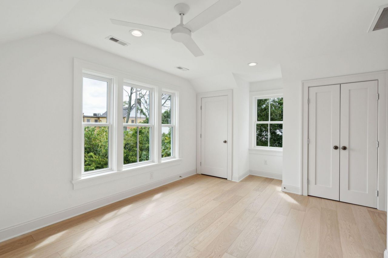72 Drake Street Photo 17