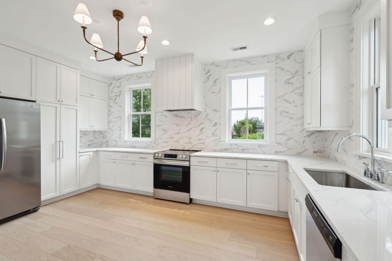 72 Drake Street Photo 20