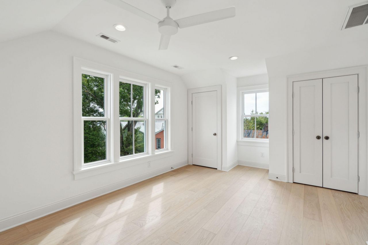 72 Drake Street Photo 25
