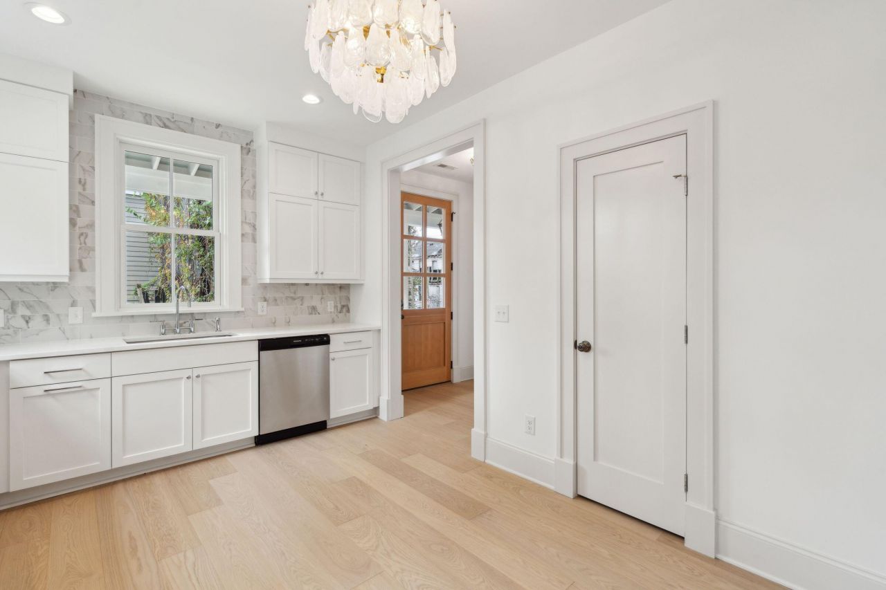 72 Drake Street Photo 31