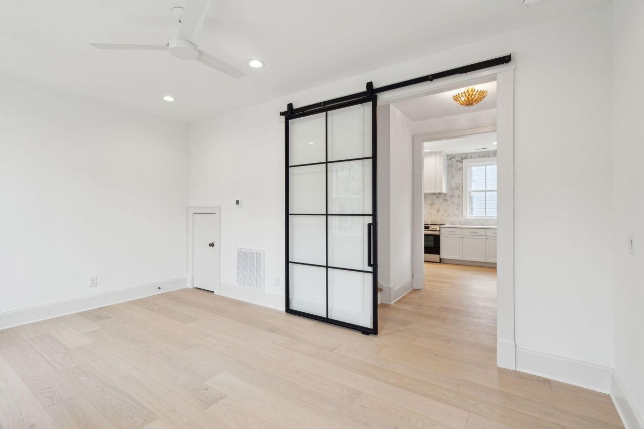 72 Drake Street Photo 8