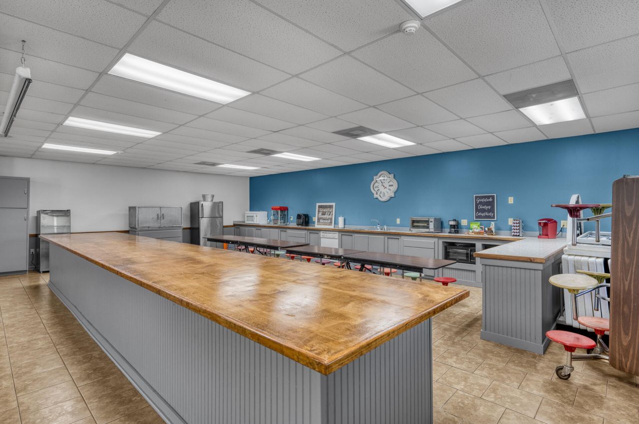 64 Hendersonville Highway Photo 8