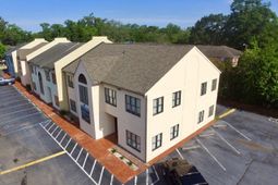 1 Carriage Lane photo 4