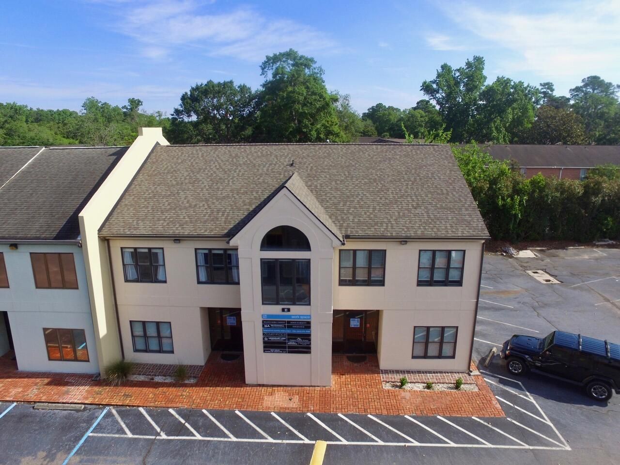 1 Carriage Lane Photo 4