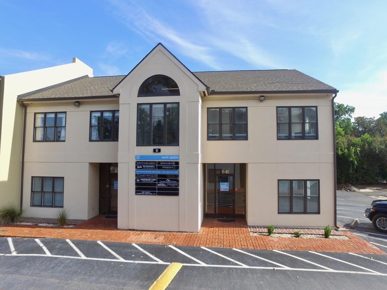 1 Carriage Lane Photo 7