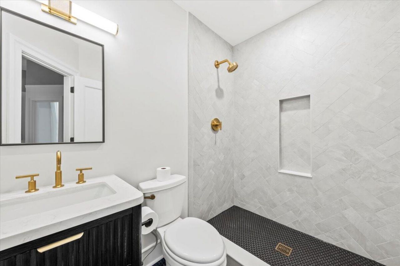 66 Warren Street Photo 22