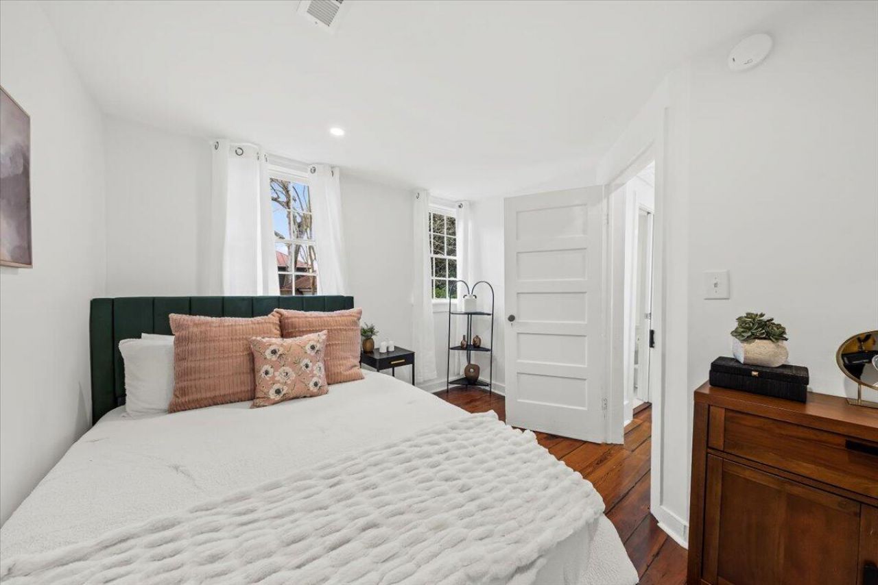 66 Warren Street Photo 44