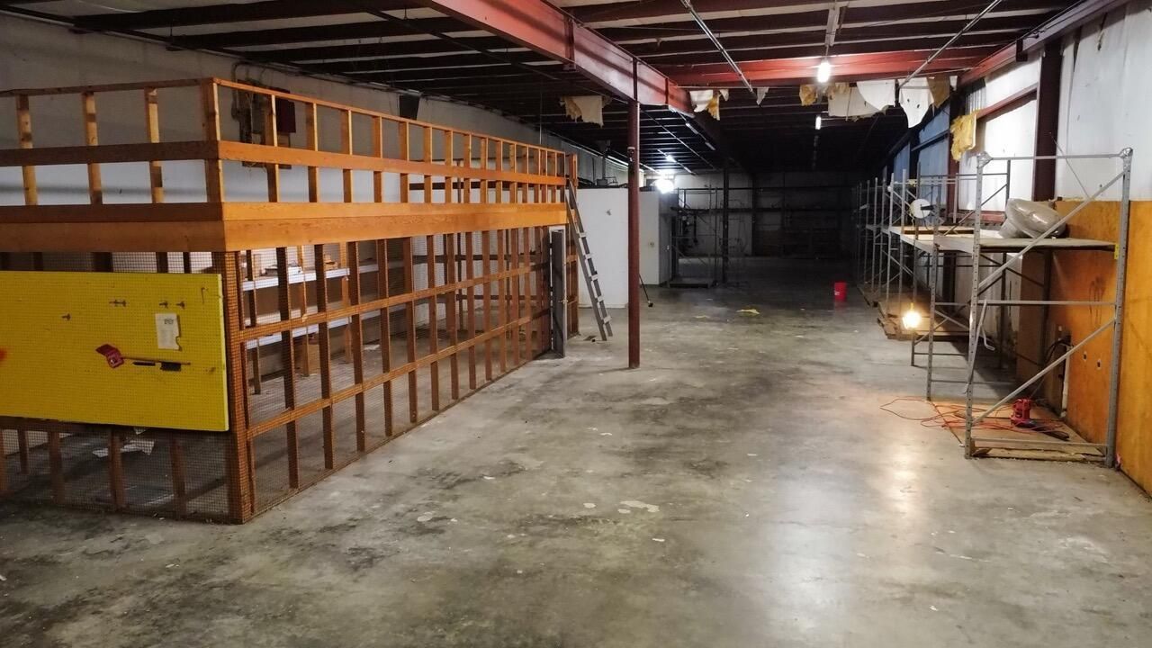 303 Robertson Boulevard Photo 16