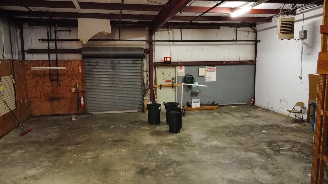 303 Robertson Boulevard Photo 18