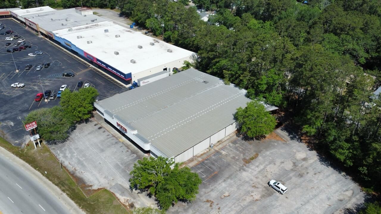 303 Robertson Boulevard Photo 26