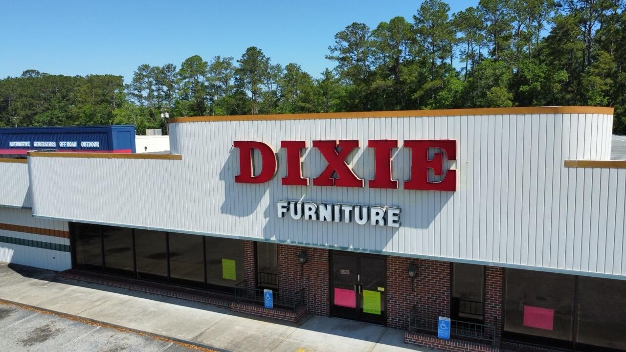 303 Robertson Boulevard Photo 5