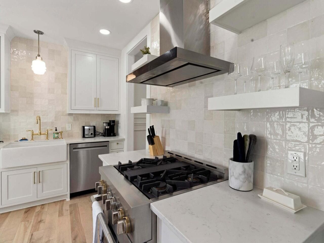 150 Spring St Photo 13