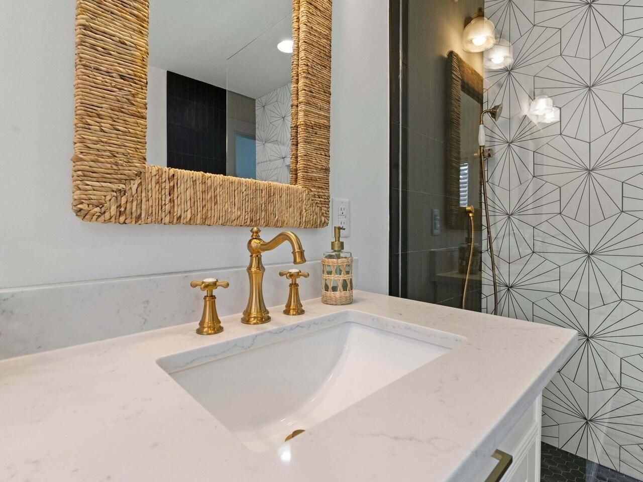 150 Spring St Photo 19