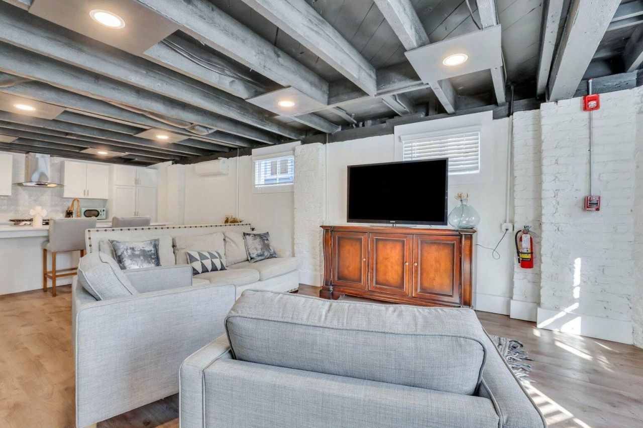 150 Spring St Photo 37