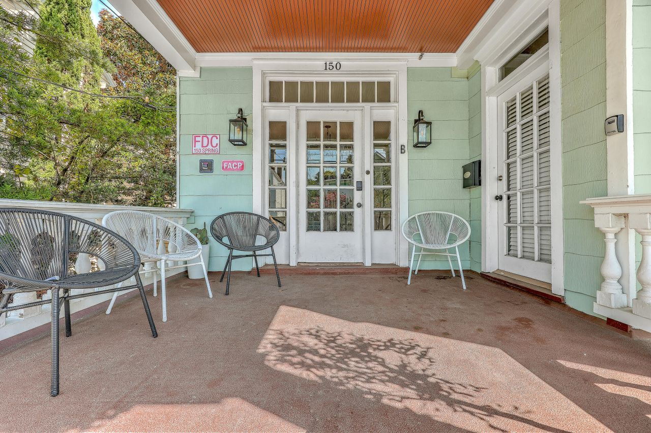 150 Spring St Photo 4