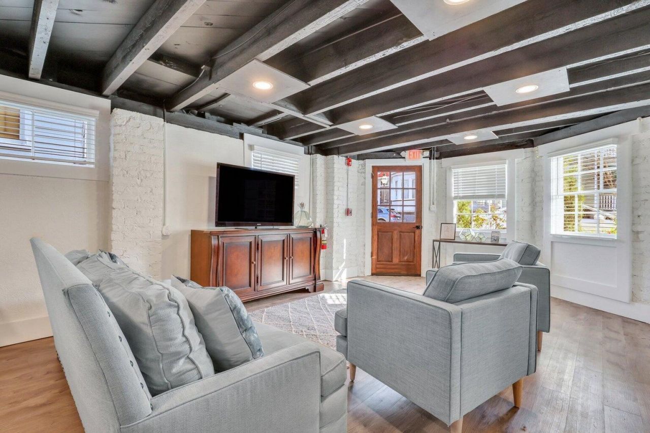 150 Spring St Photo 40