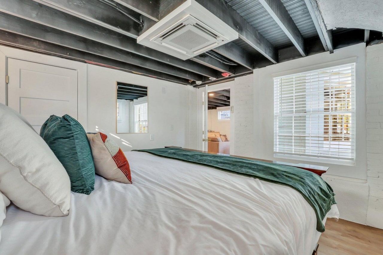 150 Spring St Photo 45