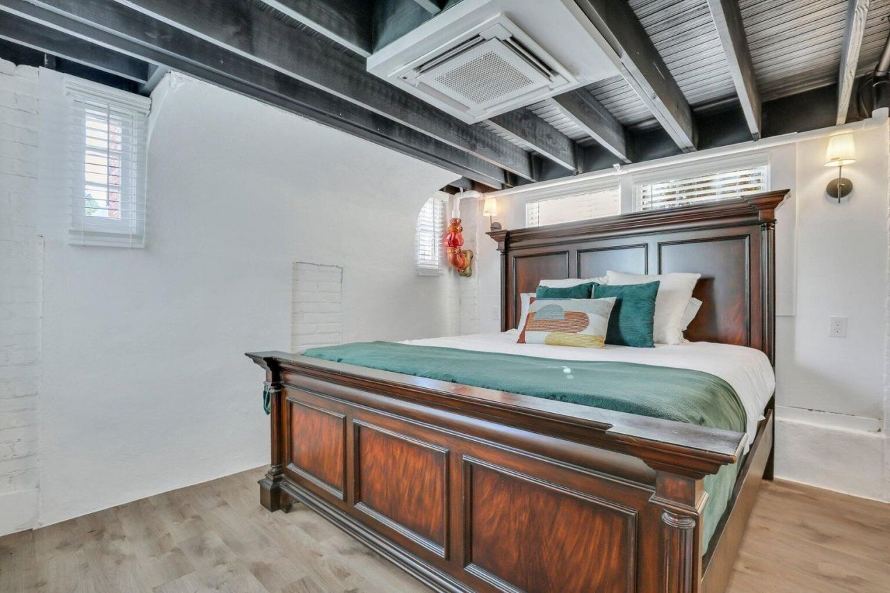 150 Spring St Photo 46