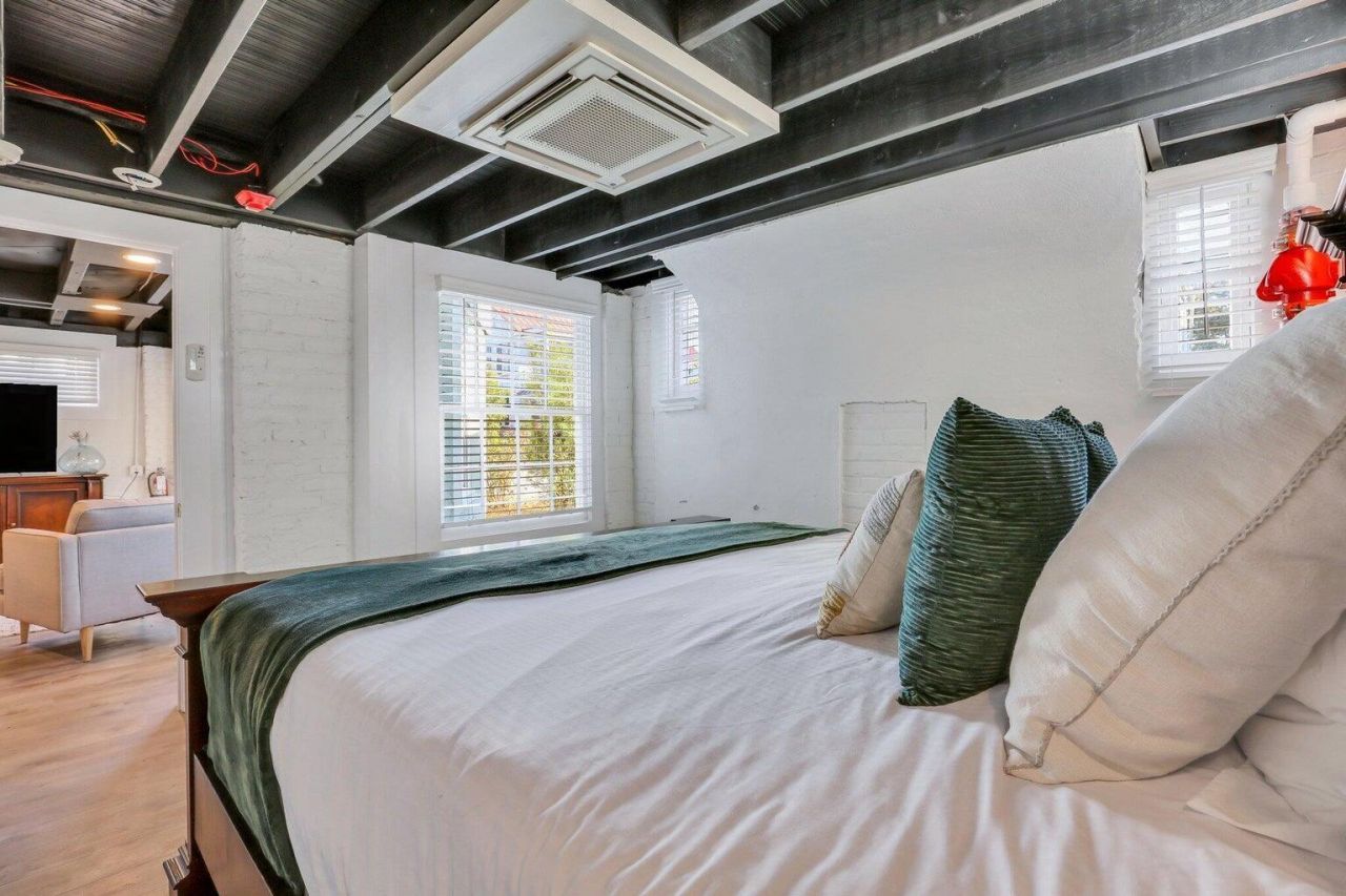 150 Spring St Photo 47