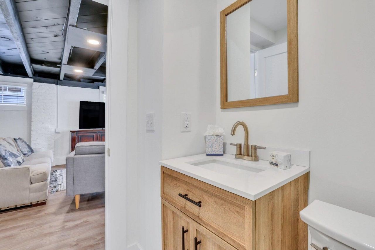 150 Spring St Photo 49