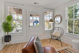 150 Spring St photo 4