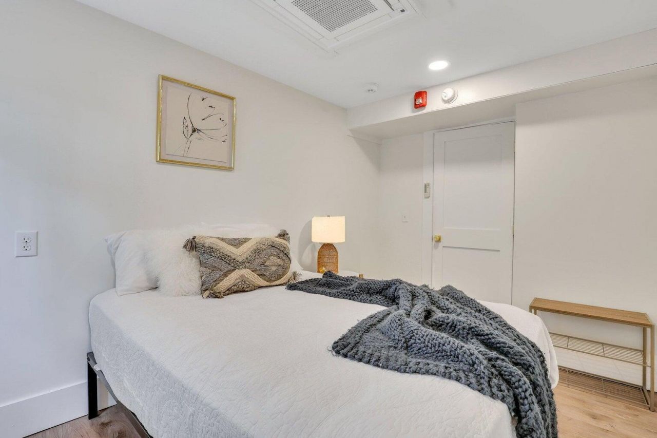 150 Spring St Photo 50