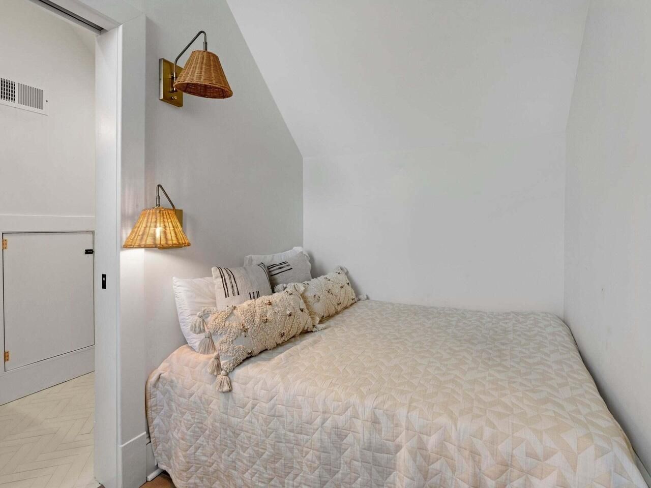 150 Spring St Photo 96