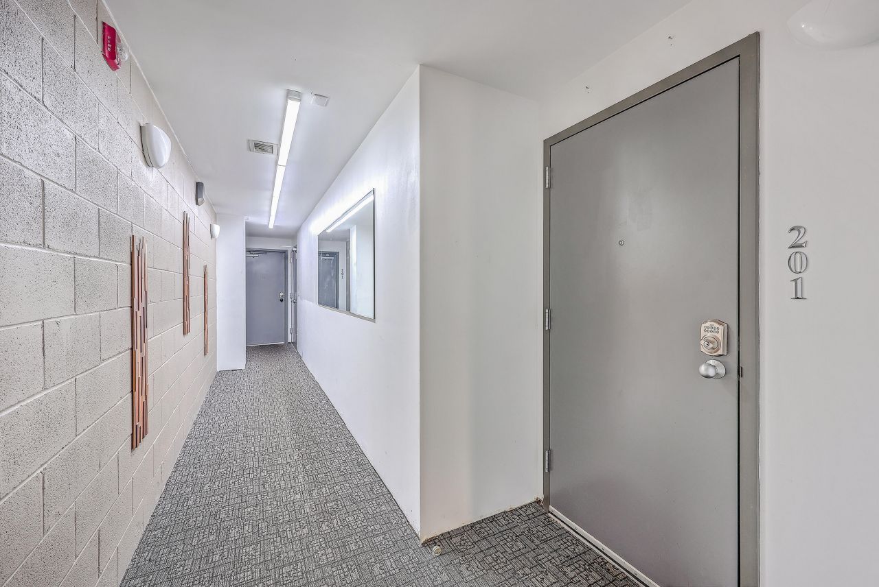 487 King Street Photo 12