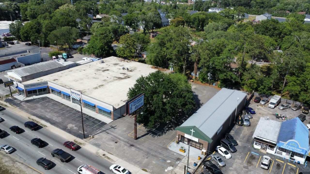 5528 Rivers Avenue Photo 4