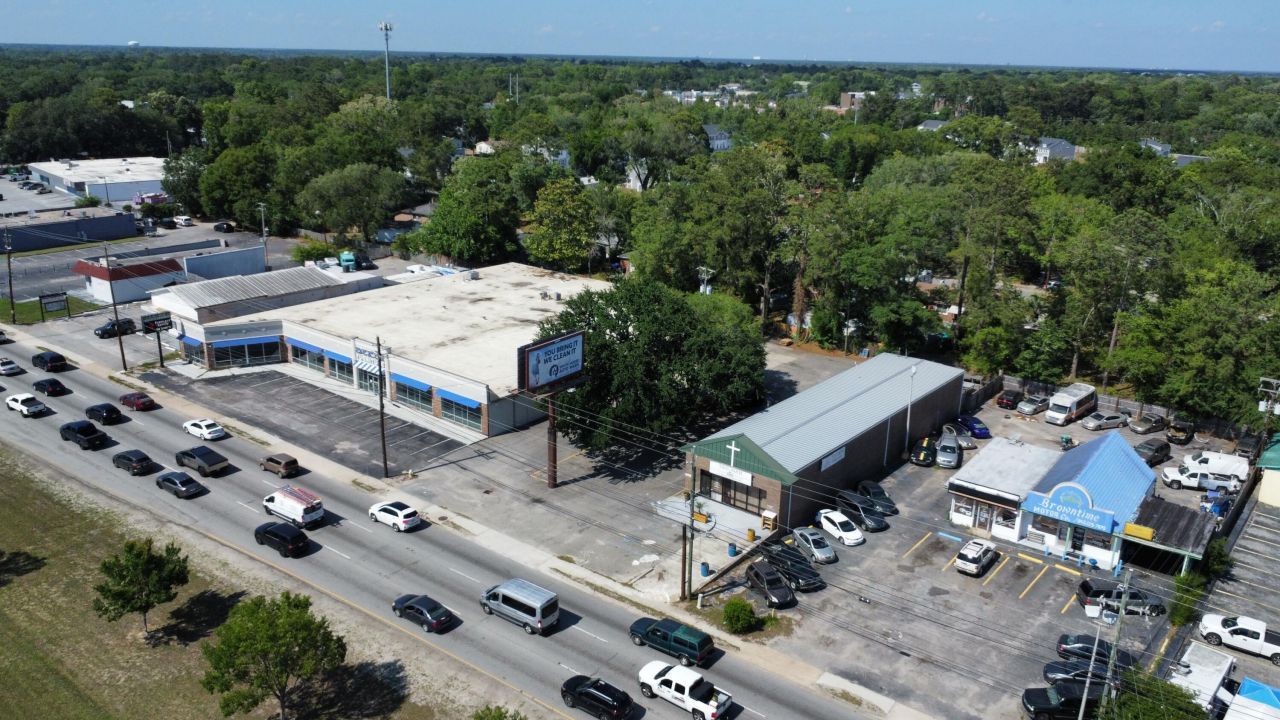 5528 Rivers Avenue Photo 5