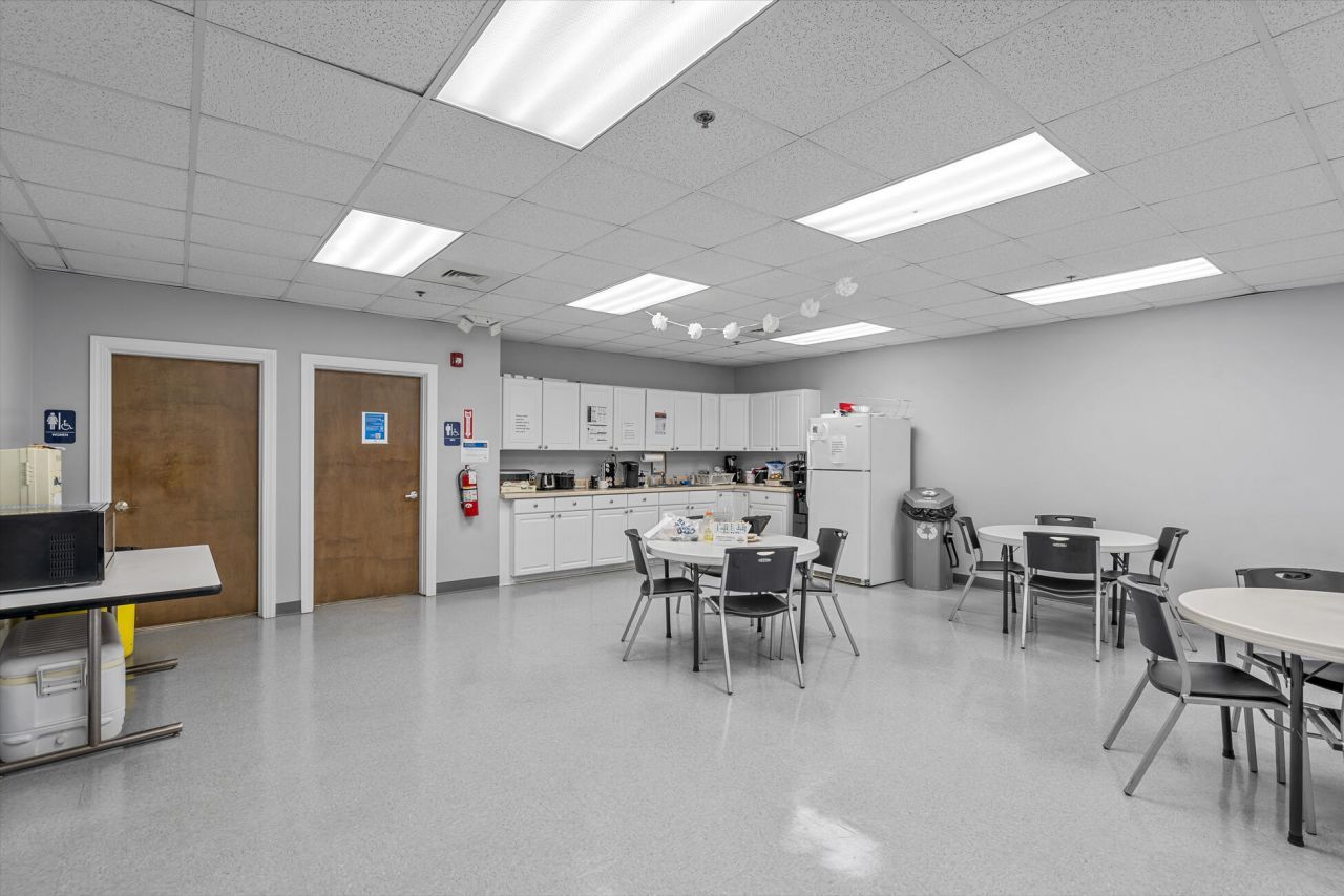 5935 Rivers Avenue Photo 15