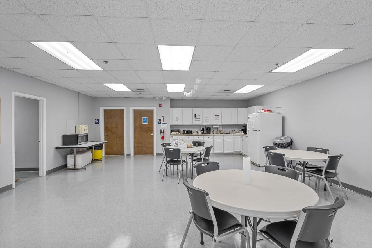 5935 Rivers Avenue Photo 16