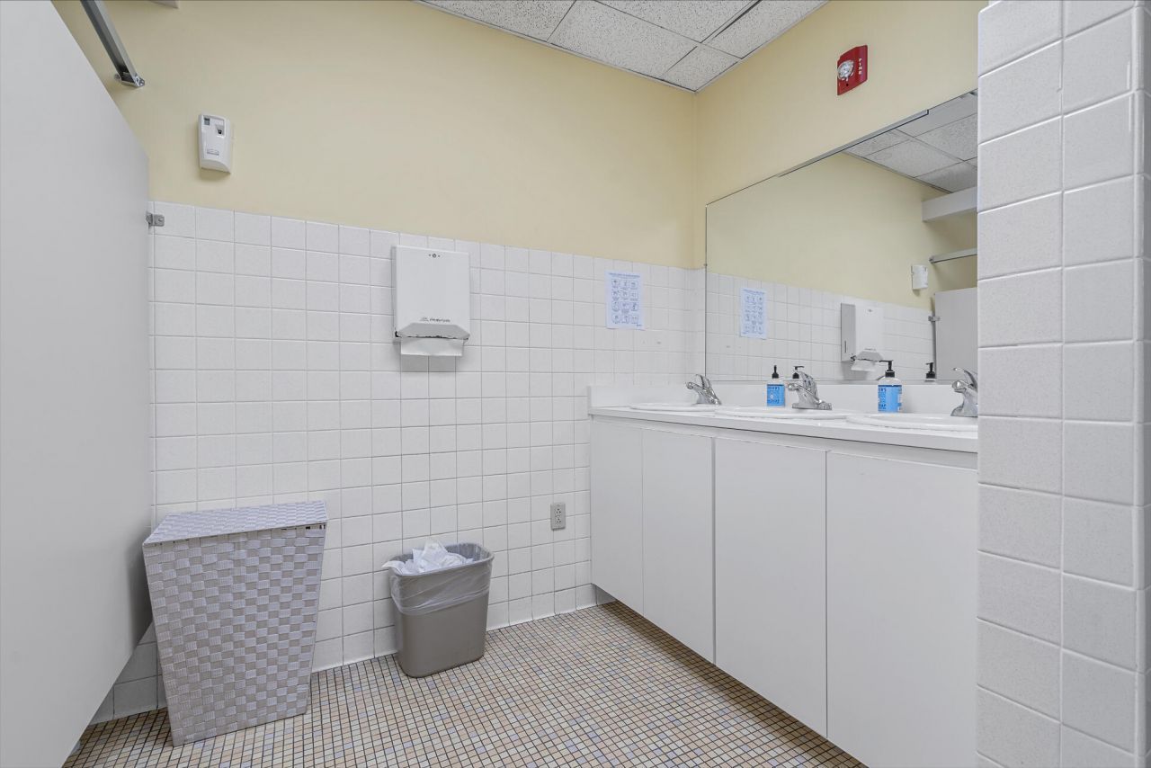 5935 Rivers Avenue Photo 18