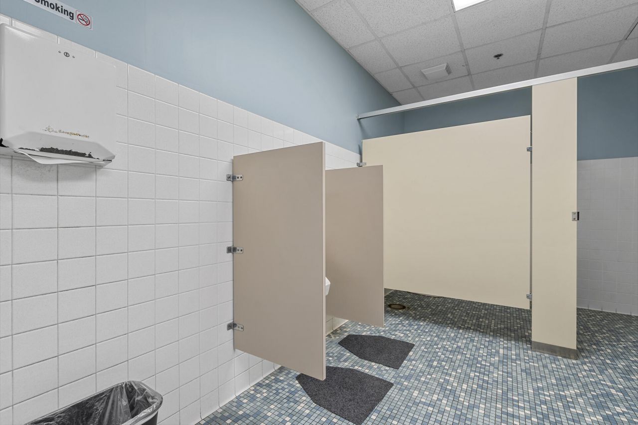 5935 Rivers Avenue Photo 19