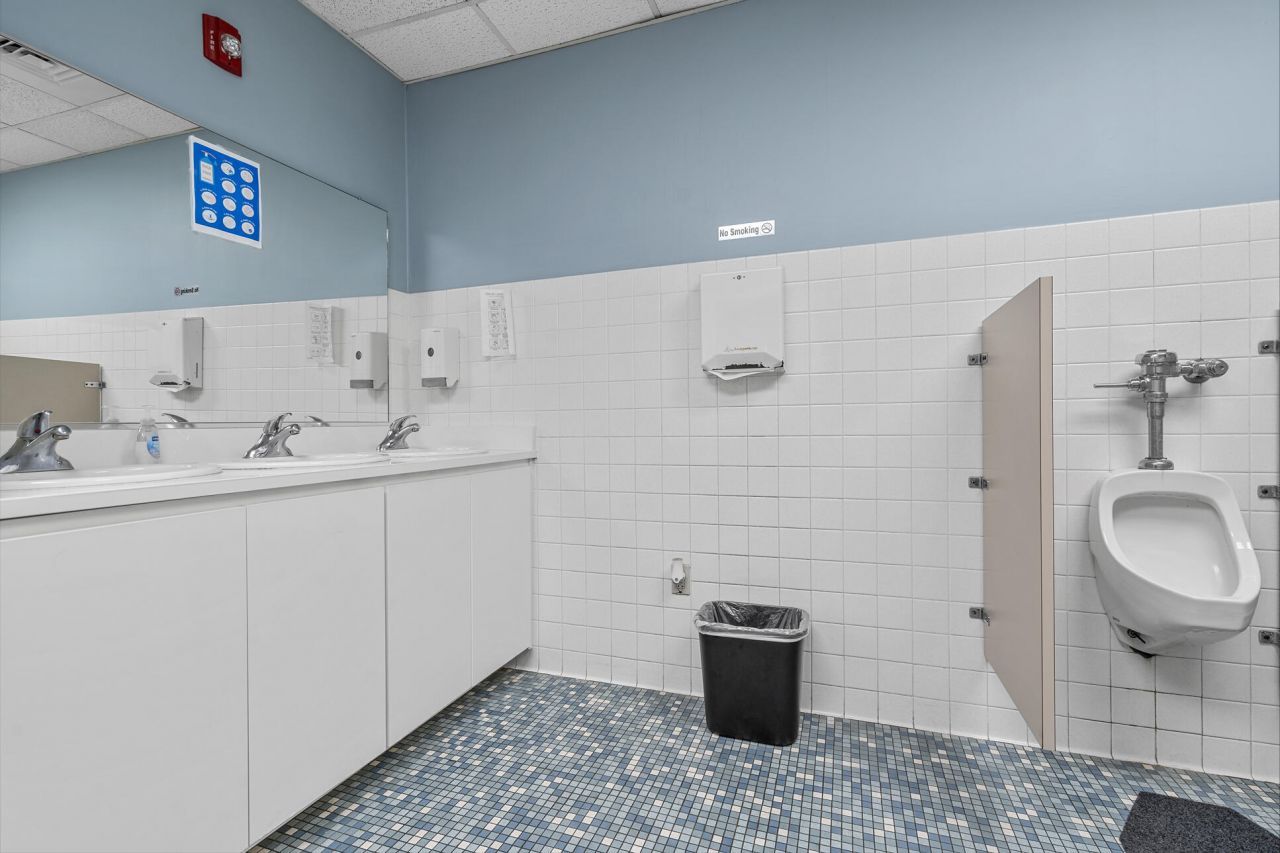 5935 Rivers Avenue Photo 20